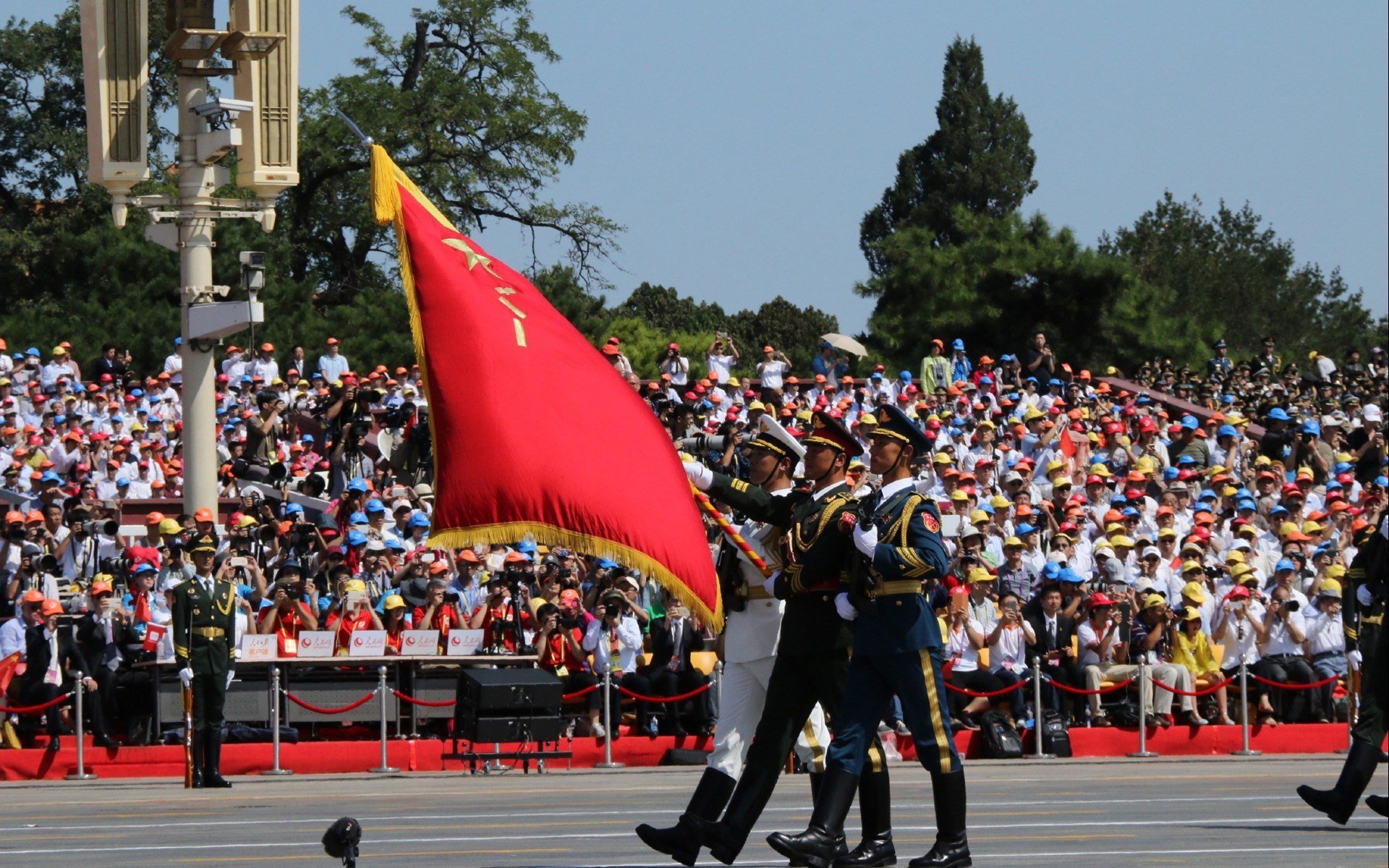 德甲:多特客场2-1逆转,追赶拜仁压力日益剧增,德超杯多特对拜仁